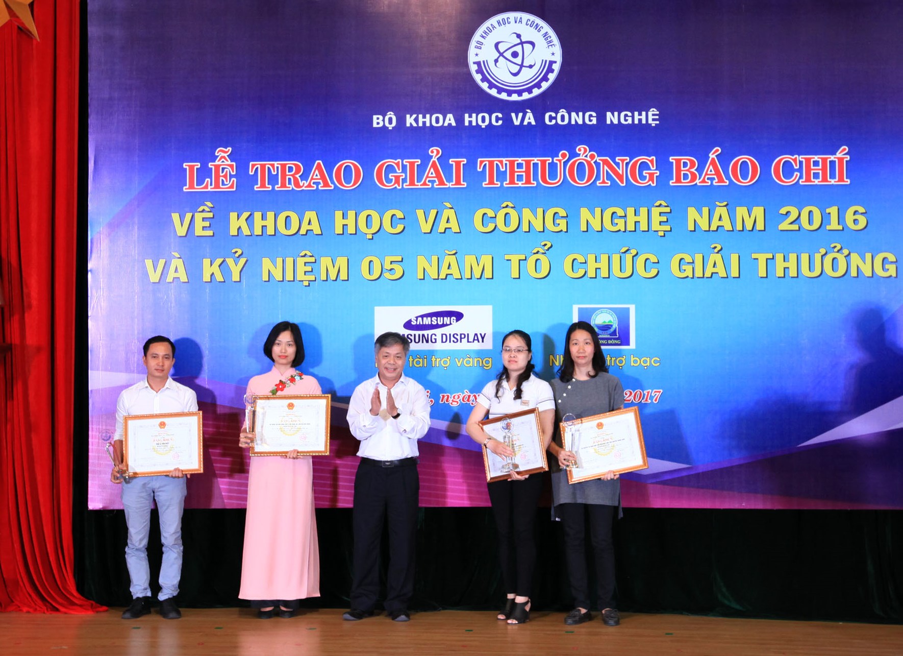 Trao giải thưởng báo chí về khoa học và công nghệ năm 2016