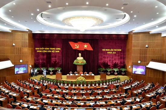 Thủ tướng điều hành ngày làm việc thứ hai Hội nghị Trung ương 5