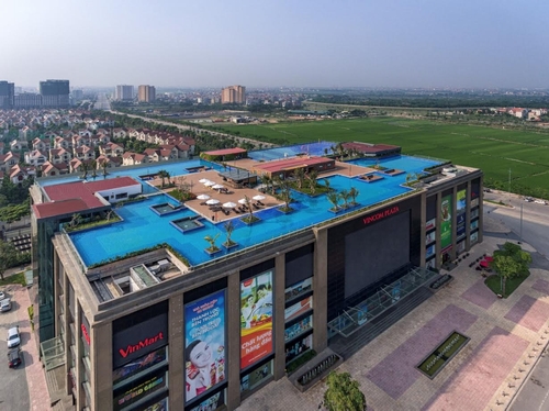 Bể bơi vô cực ấn tượng đặt trên tầng mái TTTM Vincom Plaza Long Biên, Vinhomes Riverside