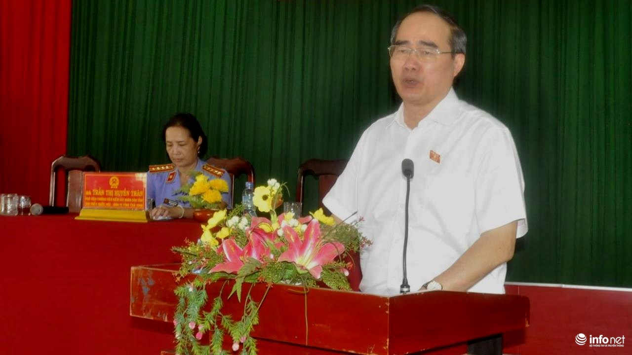 Ông Nguyễn Thiện Nhân trả lời cử tri.