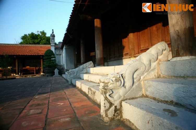  Vào năm 1313 dưới triều vua Trần Anh Tông, chùa Dâu được Lưỡng quốc trạng nguyên Mạc Đĩnh Chi dày công tu bổ thành chùa 100 gian, tháp 9 tầng, cầu 9 nhịp. Chùa tiếp tục được trùng tu nhiều lần qua các thế kỷ tiếp theo. 