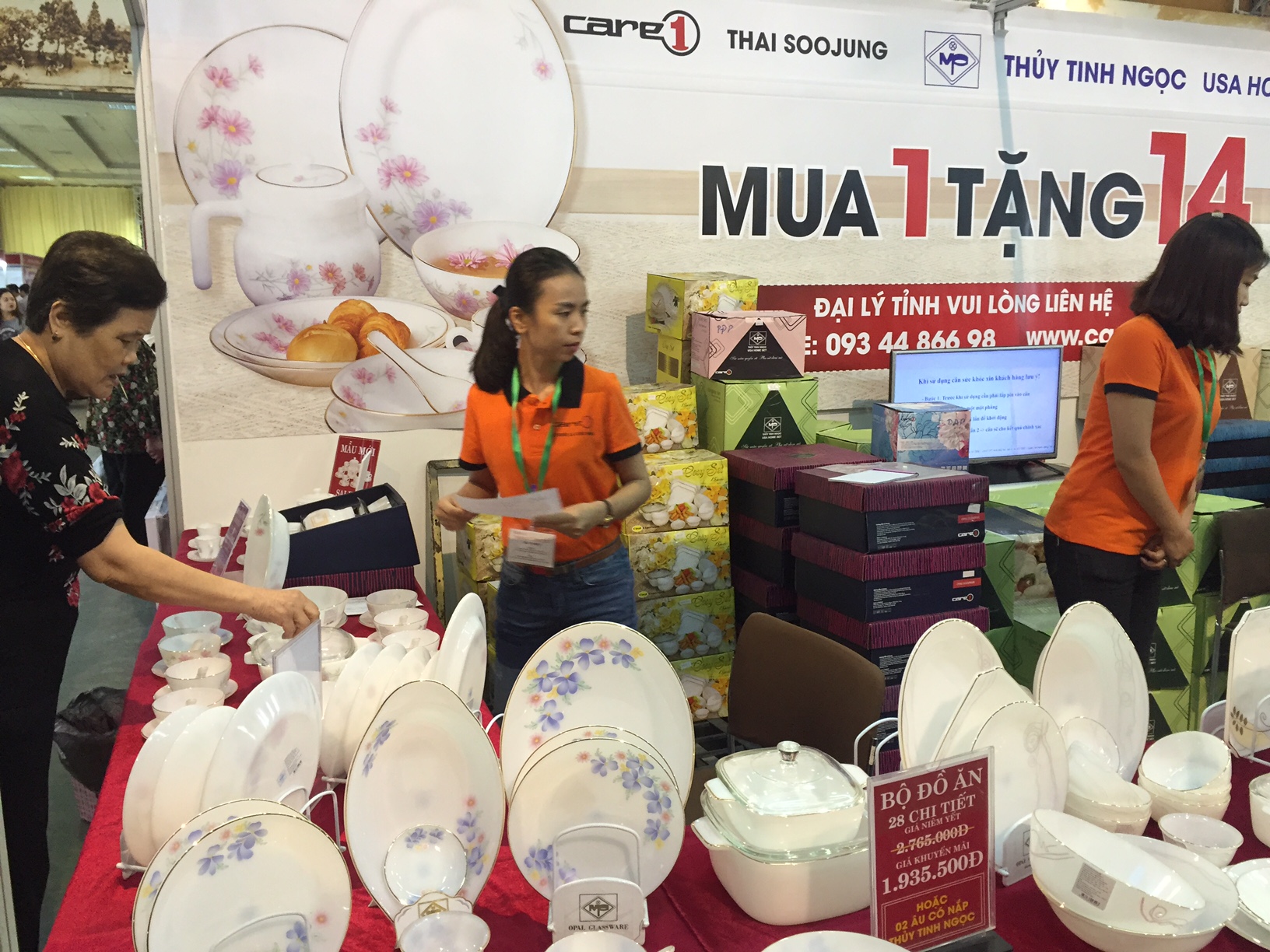 Những bộ bát thủy tinh gây sốc với chương trình quảng cáo mua 1 tặng 14