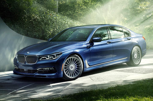 BMW Alpina B7: Là một bản độ của BMW 7-Series, Alpina B7 ép hiệu năng vận hành lên ngưỡng cao nhất nhờ khối động cơ tăng áp kép 4,4 lít V8 công suất 600 mã lực tại vòng tua máy 6.250 vòng/phút, mô-men xoắn cực đại 800 Nm. Với hộp số tự động 8 cấp, xe có thể tăng tốc từ 0-100 km/h trong 3,7 giây, tốc độ tối đa 310 km/h.
