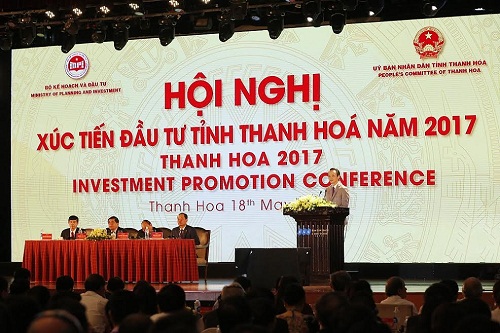 Chia sẻ kinh nghiệm của nhà đầu tư trong nước lớn nhất tại Thanh Hóa, ông Trịnh Văn Quyết - Chủ tịch HĐQT Tập đoàn FLC, FLC Faros cho biết, dự án FLC Sầm Sơn - nơi diễn ra hội nghị xúc tiến đầu tư hôm nay, có thể được xem là một minh chứng sống động cho thành công của tỉnh Thanh Hóa trong việc tạo ra môi trường hấp dẫn để thu hút vốn đầu tư trong nước và ngoài nước.