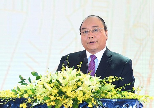 Thủ tướng nói, Thanh Hóa cần tối ưu hóa điều kiện, nền tảng sẵn có để phát triển một số cụm ngành kinh tế mà Thanh Hóa có lợi thế như lọc hóa dầu, chế biến thủy hải sản, du lịch… Ông cũng lưu ý, Thanh Hóa cần nghiên cứu phát triển nông nghiệp theo định hướng công nghệ cao, quy mô lớn, tập trung vào các sản phẩm mang giá trị kinh tế cao...  Đồng thời, cần đa dạng hóa các loại hình dịch vụ khi mà Thanh Hóa có nhiều di sản văn hóa, như thành nhà Hồ, khu di tích lịch sử Lam Kinh, khu di tích lịch sử văn hóa Hàm Rồng… “Du lịch nghỉ dưỡng là một lợi thế mà FLC đặc biệt thành công ở đây”, Thủ tướng nói..