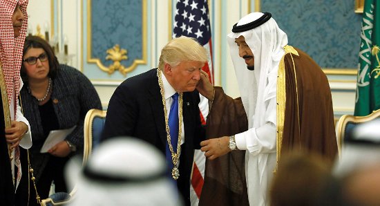 Tổng thống Trump đang thực hiện chuyến công du nước ngoài đầu tiên trên cương vị lãnh đạo nước Mỹ đến Ả-rập Xê-út