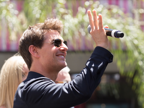 Tom Cruise vén màn hé lộ khối quan tài đá khổng lồ trong Ngày Xác ướp