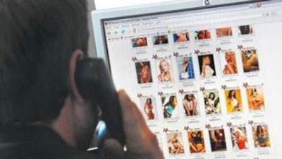 Đăng ảnh gợi cảm lên zalo để 'câu' khách mua dâm