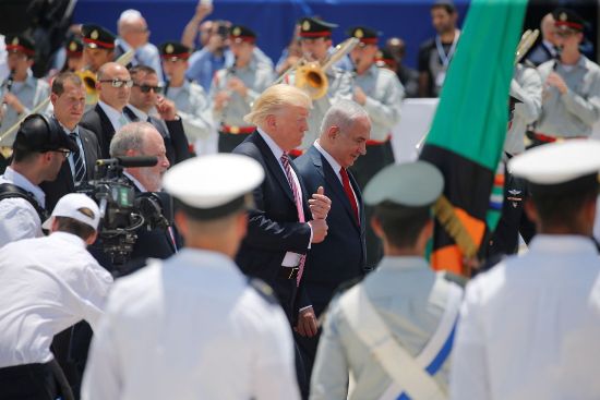 Tổng thống Trump và Thủ tướng Israel tại Sân bay Quốc tế Ben Gurion ở gần thủ đô Tel Aviv