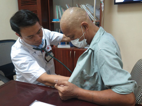 Chữa ung thư ở Việt Nam: Những phương pháp nào đáng tin cậy?