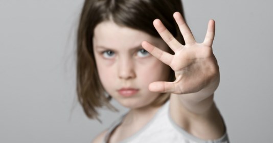 Các bác sĩ chuyên khoa cho biết: việc tiêm thuốc trì hoãn dậy thì không phù hợp, không đúng với tình trạng cụ thể của các bé có thể gây ra rất nhiều bất lợi đến với trẻ nhỏ đi ngược lại với sự phát triển và nhịp sinh học bình thường. Ảnh: Hayday