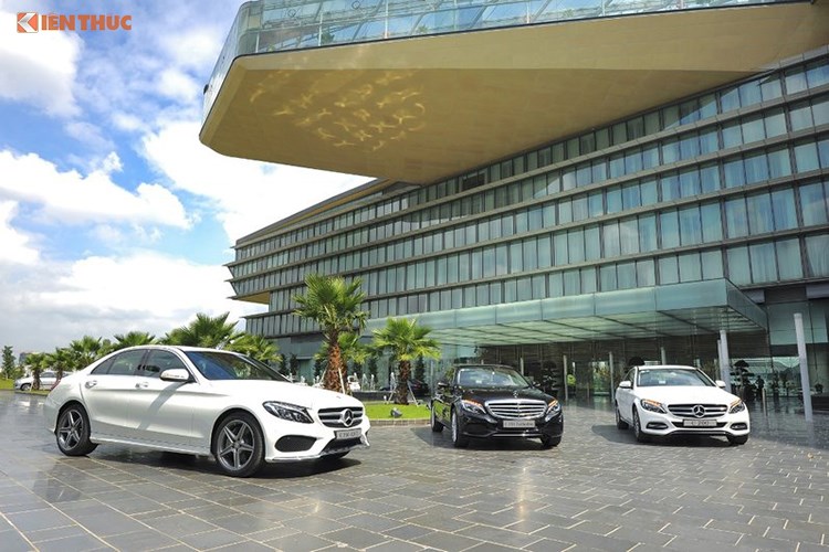 Mercedes-Benz C250 Exclusive sử dụng động cơ 4 xy-lanh thẳng hàng, dung tích 1991 cc, sản sinh công suất tối đa 211 mã lực tại vòng tua máy 5500 vòng/phút và mô-men xoắn cực đại 350 Nm tại dải vòng tua 1200 – 4000 vòng/phút.