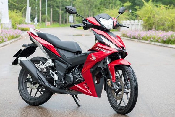 Winner 150cc 2016 được Honda trang bị động cơ PGM-FI, 4 kỳ, DOHC, xi-lanh đơn, dung tích 149,1cc, làm mát bằng dung dịch kết hợp hộp số 6 cấp, giúp sản sinh công suất tối đa 15,4 mã lực tại 9.000 vòng/phút, mô-men xoắn cực đại 13.5 Nm tại 6.500 vòng/phút. Hiện giá bán của Winner 150 được niêm yết đề xuất là 45,4 triệu đồng.