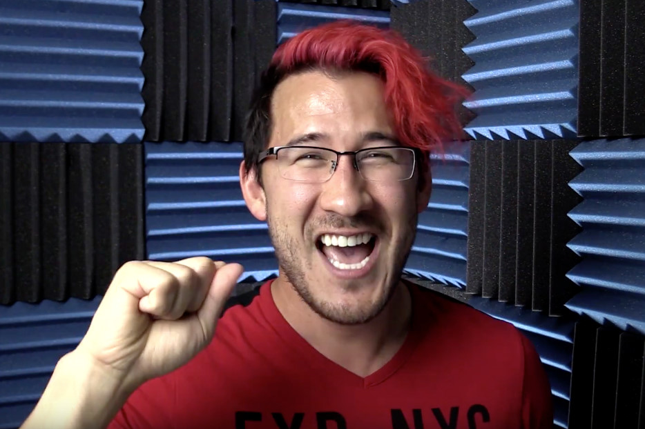 Markiplier - hơn 5 triệu USD: Các video game và bình luận của chàng trai 27 tuổi hiện cán mốc hơn 7 tỷ lượt xem tại YouTube. 8X có 17 triệu lượt theo dõi (xếp thứ 23) tiết lộ anh có ý định lấn sân sang lĩnh vực âm nhạc và diễn xuất hồi đầu năm 2016. Ảnh: Below Master.