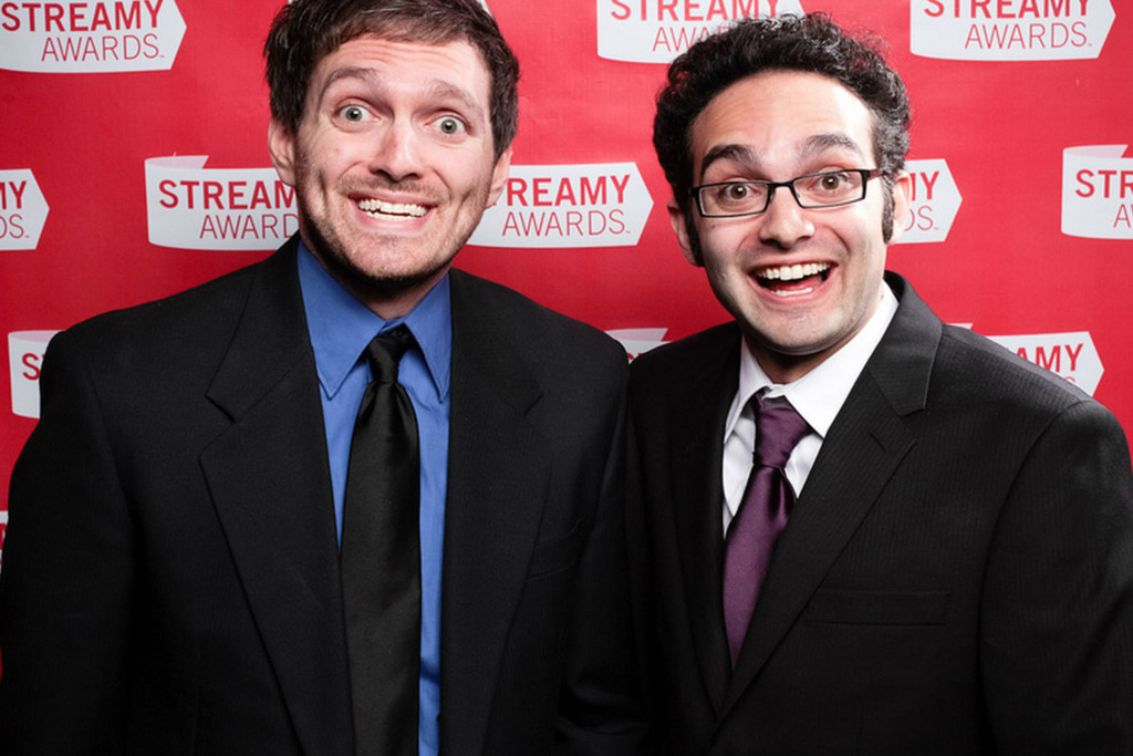 Fine Brothers - 5,7 triệu USD: Cặp YouTuber Benny và Rafi Fine nổi tiếng với các video react hút hơn 5 tỷ lượt xem. Hơn 15 triệu fan cùng số tài sản gần 6 triệu USD đã cho thấy sự nghiệp thành công của anh em nhà Fine. Ảnh: The Daily Dot.