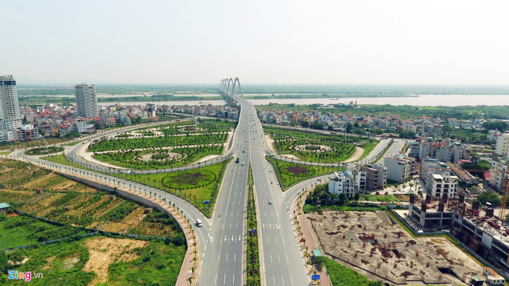 Nút giao Phú Thượng (hay còn gọi là nút giao phía nam cầu Nhật Tân) có hình dạng bán hoa là điểm kết nối giữa các tuyến đường An Dương Vương, Võ Chí Công.