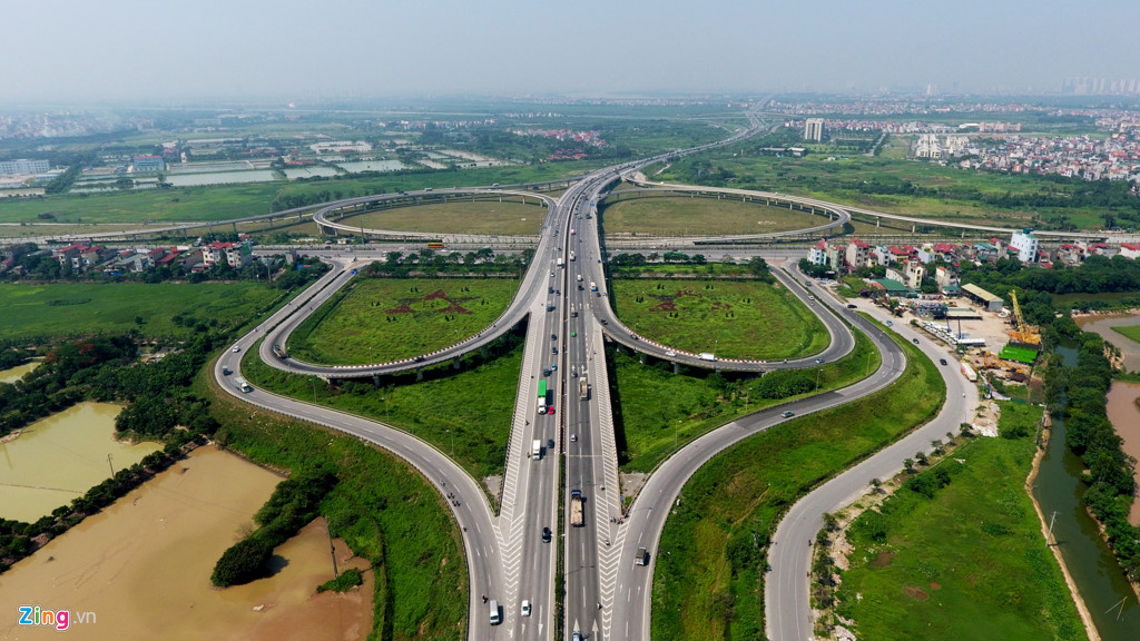 Đường tại đây có thiết kế rộng 60 m, vận tốc xe chạy 80 km/h, vận tốc thiết kế 40 km/h, bề rộng nhánh 1, 2, 3 là 7,1 m; nhánh 4 là 9,1 m; đường vành đai 3 đoạn vuốt nối với nhánh cầu được mở rộng quy mô 6 làn xe, vận tốc thiết kế 100 km/h, bề rộng 52,5 m.