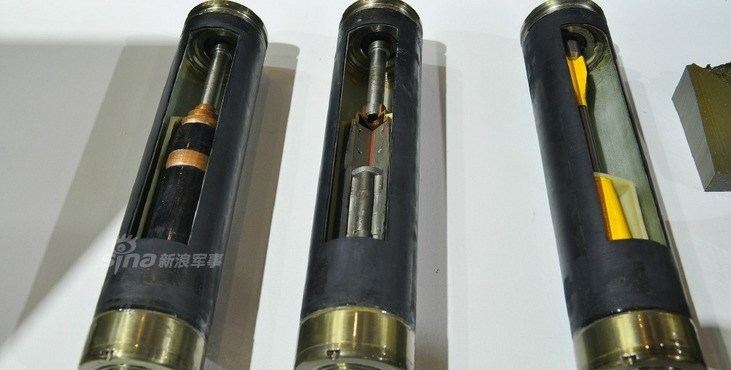 Israel cũng là một trong những nước đầu tiên tiên phong trong việc sản xuất xe tăng, xe thiết giáp với động cơ đặt ở phía trước xe. Khi xe bị hỏa lực đối phương đánh 