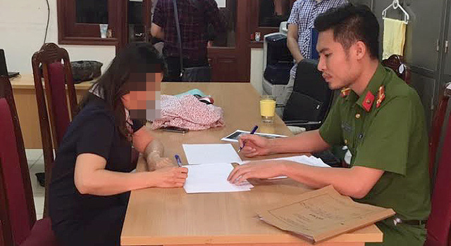 Người phụ nữ xưng là nhà báo lăng mạ CSGT trình diện, xin lỗi công an