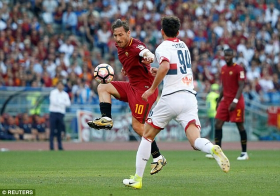 Những bước chạy quen thuộc của Totti