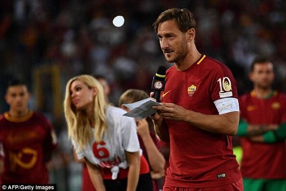 Anh xúc động phát biểu chia tay người hâm mộ Roma!