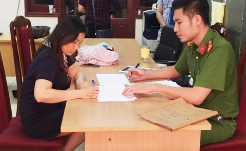Người phụ nữ tự xưng nhà báo, lăng mạ cảnh sát khai gì?