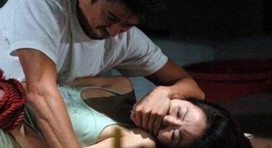 Bắt cóc bạn gái rồi bắt quan hệ tình dục nhiều lần