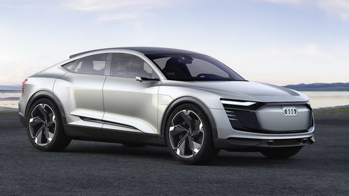 Audi e-tron Sportback Concept: Kế hoạch của hãng xe Đức trong năm 2020 là hướng đến một tương lai dành cho xe điện. Nên tại triển lãm ôtô Thượng Hải (Trung Quốc) hồi tháng 4, Audi ra mắt phiên bản chạy điện: e-tron Sportback Concept, như một phép thử dành cho thị trường. Đây là mẫu xe được mệnh danh là Gran Turismo 4 cửa, xe có động cơ điện dẫn động cầu trước, kết hợp với 2 động cơ gắn trên trục sau cho công suất 430 mã lực giúp e-tron Sportback Concept tăng tốc từ 0-100 km/h chỉ trong 4,5 giây và di chuyển 482,8 km trên một lần sạc. e-tron Sportback Concept thiết kế khí động học, trang bị đèn pha LED, vành hợp kim 23 inch, gương hậu thay bằng camera. Theo kế hoạch, phiên bản sản xuất của Audi e-tron Sportback Concept sẽ bắt đầu lắp ráp từ cuối 2018.