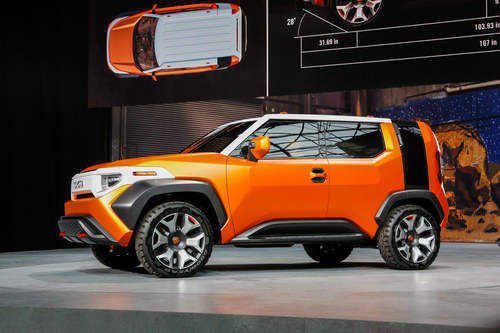 5. Toyota FT-4X Concept: FT-4X là viết tắt của cụm từ Future Toyota 4WD Crossover. Mẫu concept được thiết kế bởi bộ phận Calty Design Research của Toyota ở Newport Beach, California. FT-4X Concept hướng đến giới trẻ thích đi du lịch, nên thiết kế có những đường nét khỏe khoắn, góc cạnh và vô cùng bụi bặm. Xe phát triển dựa trên cấu trúc khung gầm TNGA (Toyota New Global Architecture) mà hãng đang áp dụng cho Camry và CH-R.