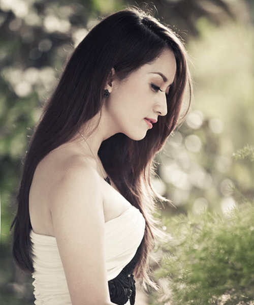 Nhìn những bức hình này, ai cũng phải thừa nhận khả năng trang điểm của Khánh Thi đạt trình độ quá đỉnh, cùng một khuôn mặt mà như hai con người khác nhau vậy. Thế nhưng, chính sự lột xác của Khánh Thi khiến các cô gái phải nhìn lại bản thân, mình đã biết làm đẹp bản thân khi ra đường chưa?