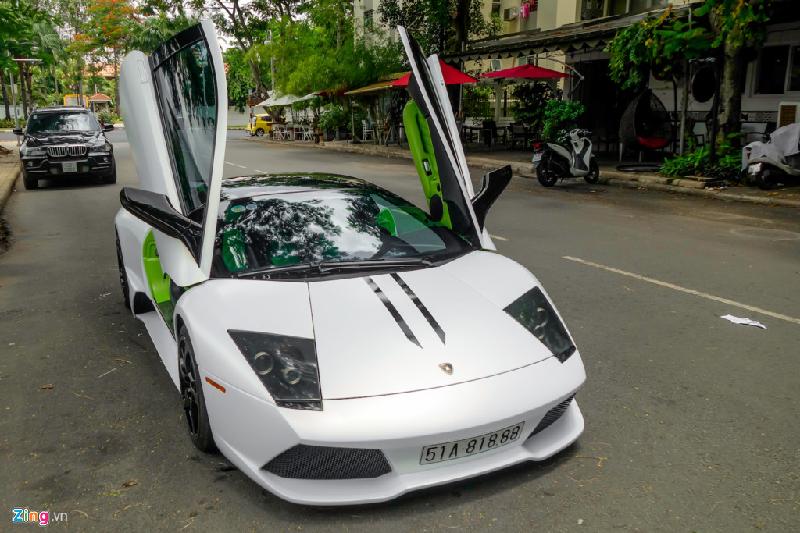 Murcielago LP640 được người dùng trong nước biết tới lần đầu vào năm 2008 với chiếc màu đen. Thời điểm bấy giờ, sự xuất hiện của siêu xe hàng đầu Italy khiến dư luận trong nước xôn xao. Tuy nhiên hiện nay, những chiếc Lamborghini không còn là hàng hiếm và khó thống kê chính xác số lượng tại Việt Nam.