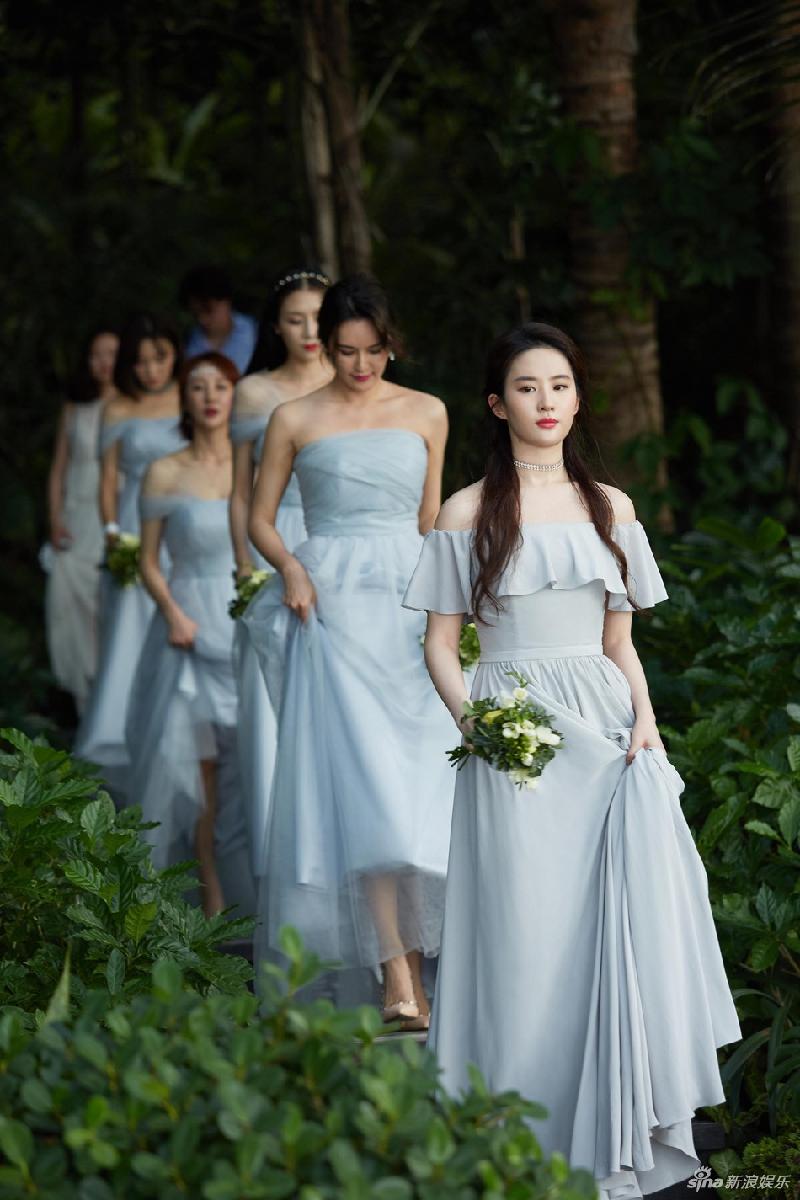Le cuoi sao nu hang B thu hut nho Luu Diec Phi va dan phu dau hinh anh 2