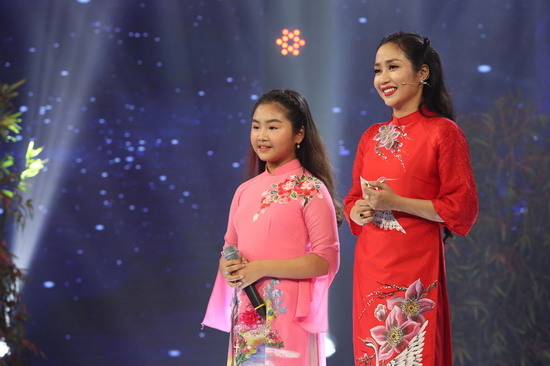  Tiếp đó, NSND Thu Hiền khẳng định ngay cả những người miền Nam chưa chắc có thể hát tình cảm và dõng dạc như cô bé.