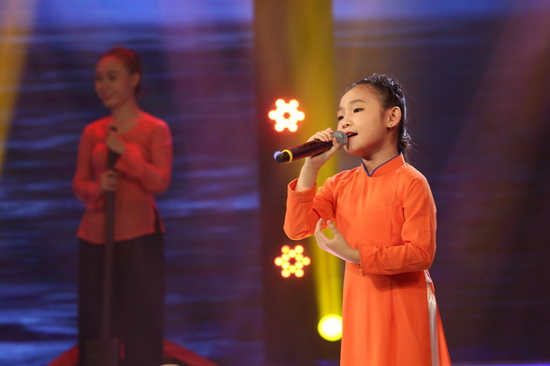 Kết thúc phần thi, giám khảo Cẩm Ly cho biết cô rất ấn tượng với Nghi Đình khi chỉ mới 7 tuổi nhưng cô bé có những cách hát, cái “nấc” rất riêng mà chỉ có những người từng trải mới hát được, những đoạn thấp rất tròn đầy. 
