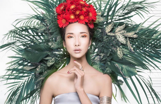 Cô gái sở hữu “vòng eo 55”  cho biết: “Tôi thích chạy  thật nhanh, có đôi lúc sẽ vấp ngã nhưng không sao cả, hãy coi đó là sự khởi đầu  mới, phủi bụi bẩn đi rồi tiếp tục chạy về phía trước”. 