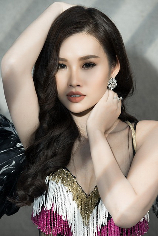  Thanh Trang đã chuẩn bị rất nhiều trước khi chính thức nhập cuộc vào sân chơi này, như rèn luyện hình thể và trau dồi vốn ngoại ngữ. Ngoài tiếng Anh, cô còn học thêm tiếng Hoa để tự tin hơn khi giao tiếp với bạn bè quốc tế nếu có cơ hội đại diện Việt Nam chinh chiến.
