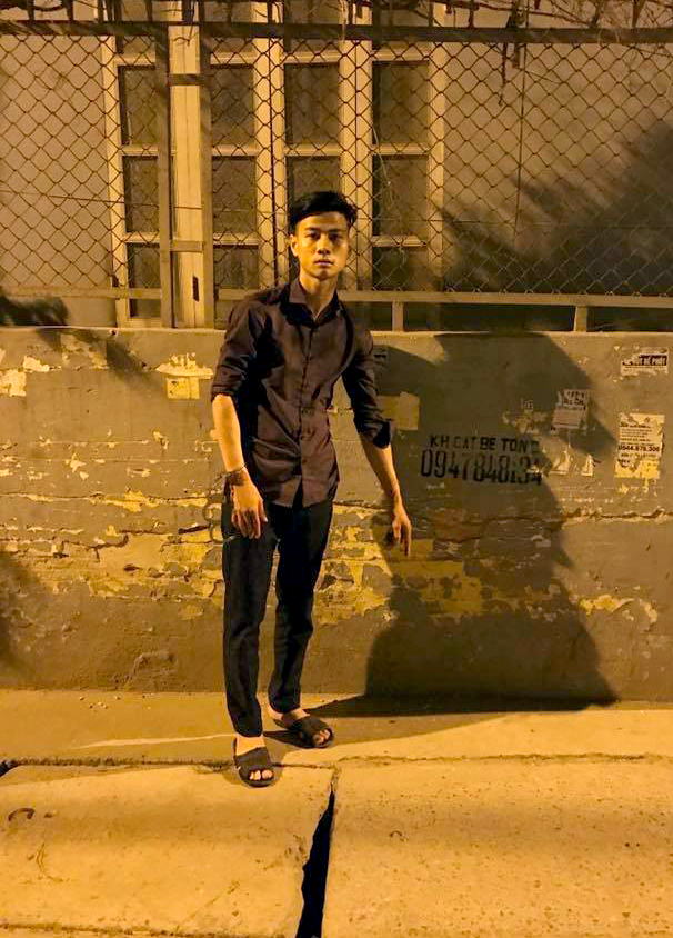 Lê Văn Tài tại hiện trường 1 trong 2 vụ cướp.