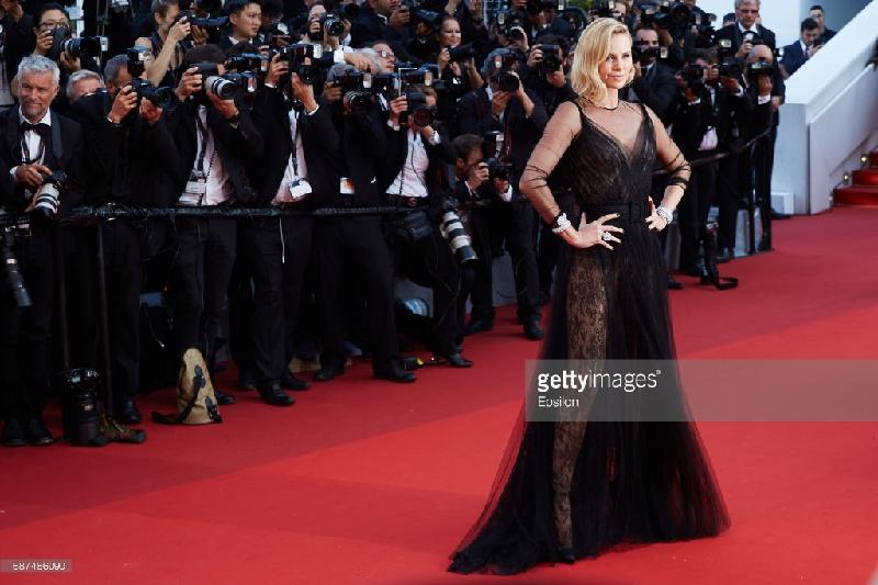 Nghe si Hoa ngu hoi ngo dan sao Hollywood tren tham do Cannes hinh anh 10