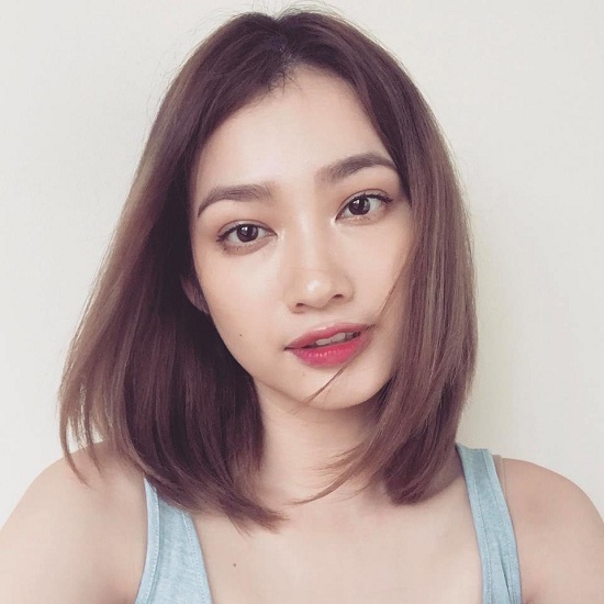 Hoa hậu Trúc Diễm thích thú với xu hướng mặt O - line. Cô dí dỏm viết: “Tham vọng bắt kịp trào lưu mặt baby, nhưng bạn Diễm lỡ tiến xa đến gương mặt bánh bao”.