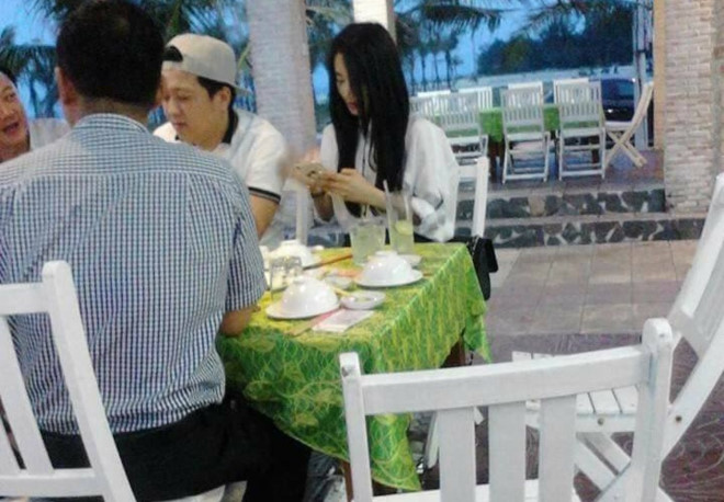 Trước đó, tham gia khách mời chương trình Mặt nạ ngôi sao, Trường Giang đã mở lời chia sẻ về đám cưới trong mơ của mình. 