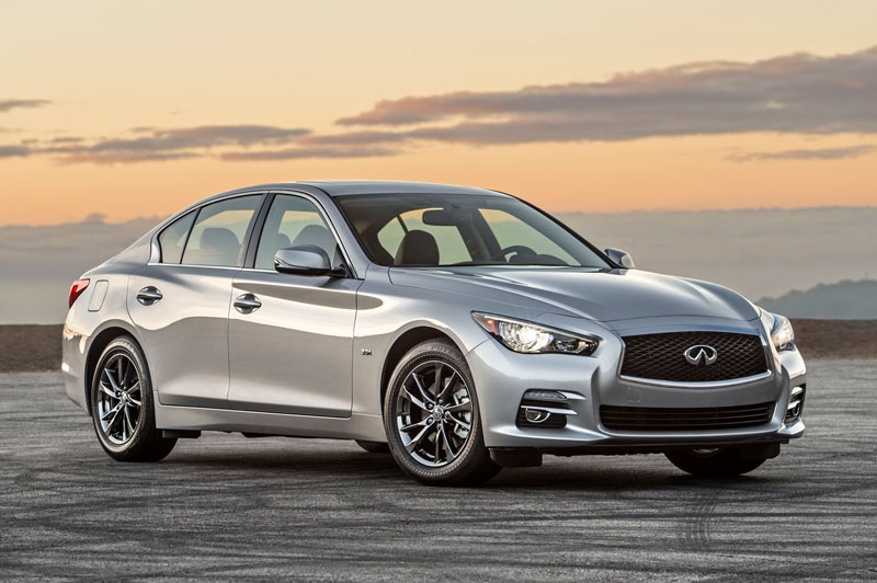 4. Infiniti Q50 (giá khởi điểm: 33.950 USD).