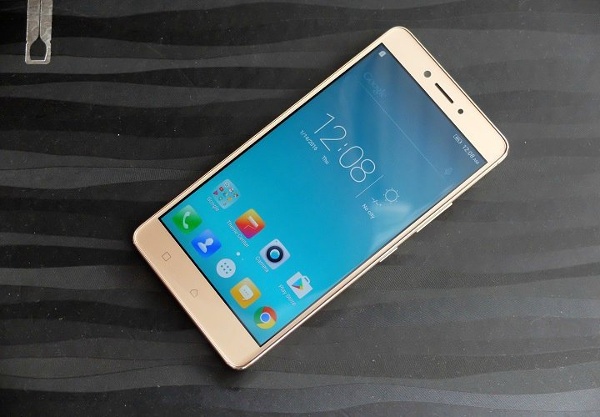 Cả hai đều được trang bị bộ xử lý 8 nhân Snapdragon 430, RAM 4GB (K6 Note) và 3GB (K6 Power), bộ nhớ trong dung lượng 32GB hỗ trợ khe cắm thẻ microSD và chạy Android 6 Marshmallow. 