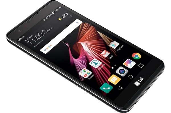Bên trong X Power sở hữu bộ vi xử lý lõi tứ tốc độ 1.1GHz của MediaTek MT6735P, RAM chỉ 2GB và ộ nhớ trong cũng chỉ giới hạn ở mức 16GB nhưng hỗ trợ khe cắm thẻ nhớ ngoài. Mặt sau của LG X Power là camera chính 13 MP, còn mặt trước là camera phụ 8 MP. Sản phẩm hỗ trợ 2 SIM, 2 sóng và hoạt động trên nền tảng Android 6.0 Marshmallow.