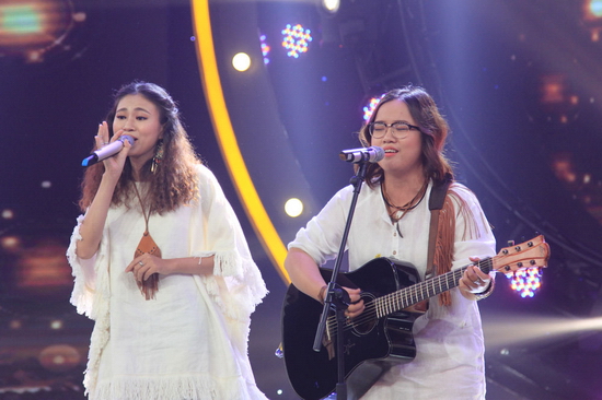 Thí sinh Đinh Uyên, Lan Phạm: Cặp thí sinh nữ “xào nấu” hit Phương Thanh siêu “đã tai”  Trong clip “đánh lừa”, cặp thí sinh nữ hát nhép theo ca khúc Try của nữ ca sĩ Pink. Văn Mai Hương hài hước cho rằng thí sinh có gương mặt hơi “sến” nên suy luận cô gái có sở trường hát Bolero. Trong khi đó, Quang Dũng lại chú ý đến móng tay của thí sinh và “đâm bang” dự đoán nghề nghiệp của các thí sinh là làm móng khiến cả khán phòng nghiêng ngả. Với lời gợi ý của “đàn chị” Mỹ Tâm, Văn Mai Hương chọn đáp án nhạc Rock. Mỹ Tâm chọn thể loại Hip Hop, còn đạo diễn Mỹ nhân kế cho rằng nhóm thí sinh sẽ hát nhạc Pop.