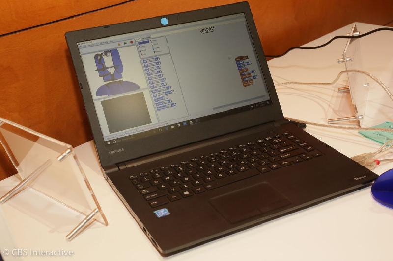 Toshiba Tecra C40D:Toshiba đã cho ra mắt thị trường dòng laptop Tecra C40-C1400ED với thiết kế màn hình 14 inch với độ phân giải thấp (1.366x768) , được tích hợp bộ vi xử lý Intel Celeron 3855U, RAM 4GB, ổ cứng SSD 128GB và đặc biệt là có hệ thống bàn phím trống tràn và sử dụng pin thay thế. Tecra C40-C1400ED có trọng lượng là 1,8 kg và được bán với mức giá khởi điểm là 399,99 USD. 