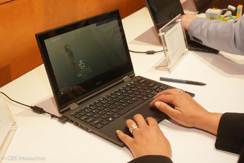Acer TravelMate Spin B1: Hưởng ứng ra sự mắt của hệ điều hành Windows 10 S , Acer ngày hôm nay giới thiệu mẫu laptop xoay 360 độ có tên TravelMate Spin B1 cạnh tranh trực tiếp với những laptop Chromebook nhờ có giá bán chỉ 299,99 USD. Điểm mạnh của TravelMate Spin B1 đó là có màn hình cảm ứng Full-HD trong khi hầu hết những mẫu laptop giá rẻ khác đều không đạt tới độ phân giải này. Màn hình của TravelMate Spin B1 có kích thước chỉ 11,6