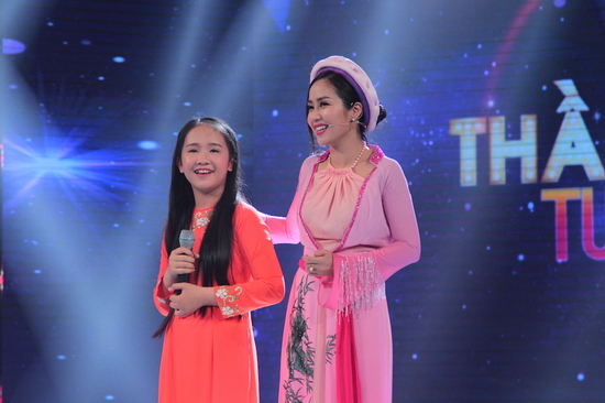 NSND Thu Hiền chia sẻ Kim Chi là thí sinh cô đặt sự tin tưởng nhiều hơn so với các giọng ca khác về sự chững chạc cũng giọng hát chuyên nghiệp.Tuy đây là một tiết mục rất tròn trịa nhưng chưa để lại ấn tượng nhiều với cô. Giám khảo khuyên cô bé nên chọn bài hát có dấu ấn hơn, phù hợp với tài năng của mình để tạo được ấn tượng cho khán giả.Sau đó, Quang Linh góp ý thêm cho thí sinh cách nhấn nhá và trau chuốt câu chữ trong khi hát để tạo xúc cảm hơn cho ca khúc.