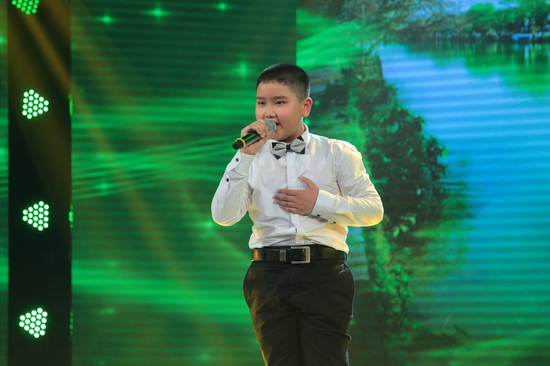 Nhận xét về phần thi, NSND Thu Hiền cho biết nghe đến Huế là nghĩ đến nỗi buồn, nghĩ đến người con gái dịu dàng thướt tha nhưng cô không thể tưởng tượng một chàng trai như Quang Diễn vẫn có thể diễn chững chạc, hấp dẫn như thế. Mặt khác, Cẩm Ly chia sẻ thí sinh đã có phần mở đầu bài thi rất đầy đặn, luyến láy tốt. Tuy nhiên, đến đoạn hò lên cao, Quang Diễn đã hát quá cao, thiếu sự mềm mại, tình cảm đặc trưng của Huế.Sau đó, Quang Linh thể hiện sự đồng cảm với thí sinh và cho rằng vì ngôn ngữ Huế có những nét riêng khó bắt chước.Anh góp ý cho thí sinh nên tiết chế làn hơi để ca khúc Dân ca được mượt mà hơn.