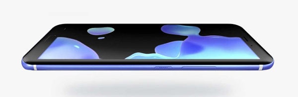 Đây là tính năng chưa từng xuất hiện trên bất kỳ mẫu smartphone nào hiện nay. Với Edge Sense, người dùng HTC U11 có thể cấu hình một số hành động nhất định sẽ được kích hoạt khi người dùng bóp cạnh viền của máy. Ví dụ chỉ cần bóp viền để kích hoạt camera, hay bóp viền để chụp ảnh  selfie, ứng dụng trong thực tế thì tính năng này rất tốt bởi người dùng có thể sử dụng tay trái hoặc phải tùy thích. 