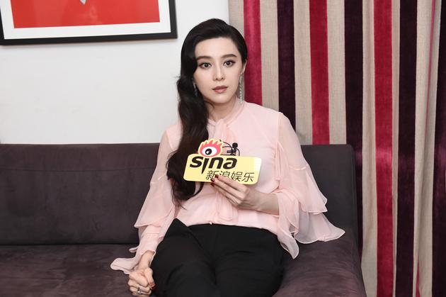 Chia sẻ về Cannes, Phạm Băng Băng không giấu nổi sự mệt mỏi vì lịch trình dày đặc. Một ngày, nữ giám khảo phải xem tới 2,3 bộ phim rồi đưa ra thảo luận đánh giá, tuy nhiên người đẹp vô cùng tự hào về những gì đã làm được: 
